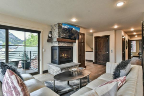 Frisco Gold Townhome: Downtown Luxury, Great Views